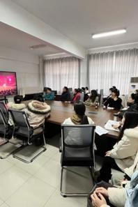 快猫视频
组织师生参加中国艺术大讲堂活动